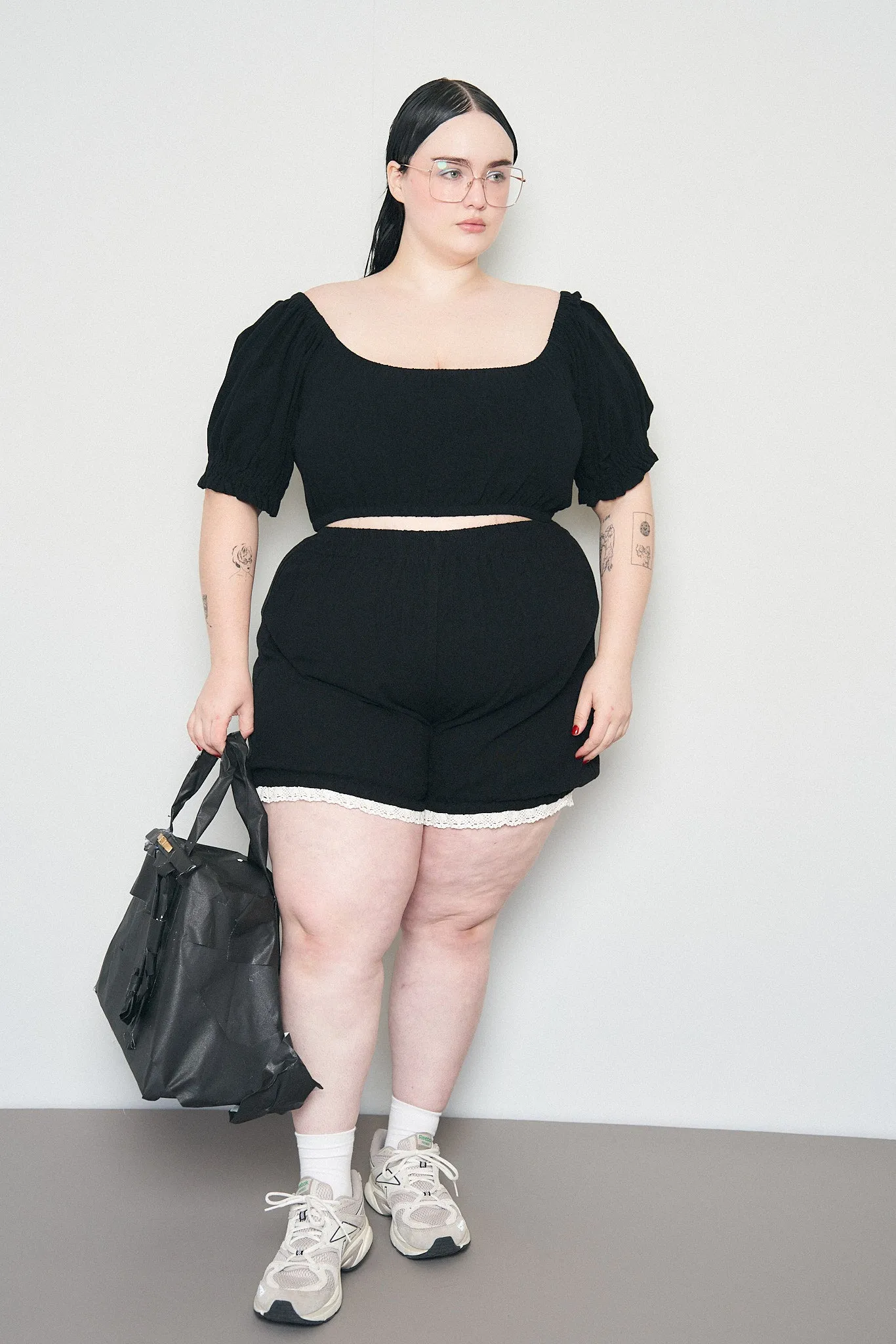 Wench Crop Top Black Linen