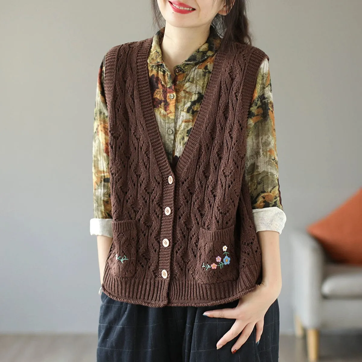 Women Autumn Retro Embroidery Hollow Knitted Vest