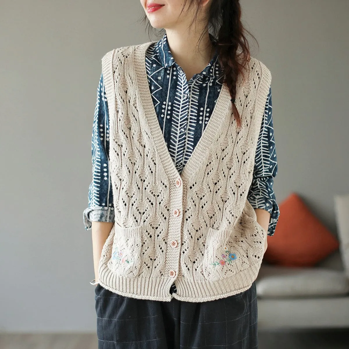 Women Autumn Retro Embroidery Hollow Knitted Vest